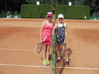 Finalistky dvouhry zleva :  Tereza �alamounov�, Kl�ra Kajabov�