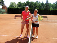 Semifinalistky dvouhry �en zleva :  Martina Kudelov�, Ad�la Van�urov�