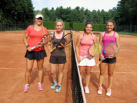 Finalistky �ty�hry �en zleva :  Martina Kudelov�, Petra Ku�erov�, Ad�la Van�urov�, S�ra Van�urov�