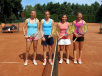 Semifinalistky �ty�hry �en zleva :  Karol�na K�sov�, Jarmila Sikorov�, Ad�la Van�urov�, S�ra Van�urov�