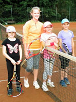 ��astn�ci ligy zleva :  Ag�ta Martynkov�, Lucie Farga�ov�, Eli�ka Helio�ov�, Tereza Lipowsk�