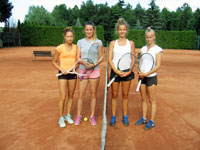 Semifinalistky tyhry en zleva :  Viktorie Wojcikov, Karolna Ksov, Linda evkov, Karin afrnkov
