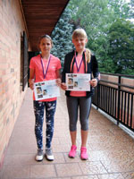 1.m�sto �ty�hra mlad�� �a�ky zleva :  Laura Wawrzykova, Zuzana Bojkov�