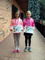 2.m�sto �ty�hra mlad�� �a�ky zleva :  Ella Ftorkov�, Kate�ina Fukalov�
