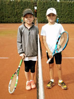 D�vky p�ed utk�n�m zleva :  Anna �perkov�, Nat�lie Roikov�