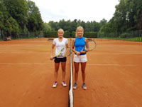 Semifinalistky dvouhra �eny zleva :  Karol�na Kub��ov�, Linda �ev��kov�