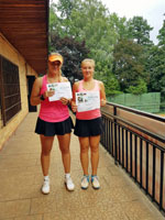2.m�sto �ty�hra �eny zleva :  Martina Kudelov�, Michaela Kucha�ov�