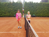 Finalistky dvouhry zleva :  Hana Macurov�, Vendula Valdmannov�