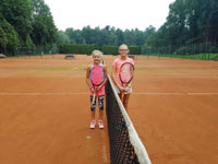 Semifinalistky dvouhry zleva :  Vendula Valdmannov�, Michalina Ondrzejek