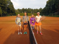 Semifinalistky �ty�hry zleva :  Eli�ka Helio�ov�, Natalia Pyszko, Vendula Valdmannov�, Stella Klim�nkov�