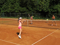 ��astn�ci soust�ed�n� :  Z�b�ry z tr�ninku :  Jarmila Sikorov�