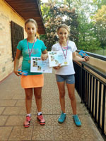 2.m�sto �ty�ha mlad�� �a�ky zleva :  Valerie Pol��kov�, Ellen Pavli�ov�