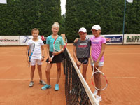 Semifinalistky �ty�hry zleva :  Nat�lie Roikov�, S�ra Wilkov�, S�ra Brann�, Veronika Klar