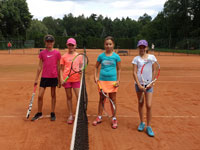 Semifinalistky �ty�hry zleva :  Ad�la Sixtov�, Tereza Kn�pkov�, Valerie Pol��kov�;, Ellen Pavli�ov�