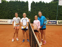 Finalistky �ty�hry zleva :  Hana Macurov�, Michalina Ondrzejek, Ad�la Motykov�, Mark�ta Motykov�