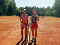 Finalistky dvouhra �eny zleva :  Gabriela Hor��kov�, Petra Csabi