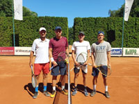 Semifinalist� �ty�hra mu�i zleva :  Petr Michnev, Robert Rumler, Adam Jurajda, Dominik Barto�