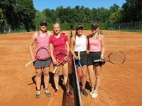 Semifinalistky �ty�hra �eny zleva :  Nikola Tomanov�, Karol�na Kub��ov�, Tereza K�enkov�, Vanesa �ulcov�