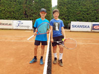Finalist� dvouhry zleva :  Tobi� Horsk�, Michal Mandel�k