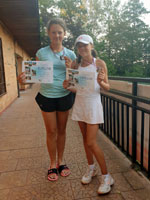 2.m�sto �ty�hra star�� �a�ky zleva :  Natalia Pyszko, Veronika Klar