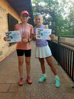 3.m�sto �ty�hra star�� �a�ky zleva :  Eli�ka Helio�ov�, Ad�la Motykov�