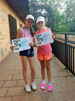 3.m�sto �ty�hra star�� �a�ky zleva :  S�ra Brann�, Barbara Cieslarov�