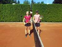 Finalistky dvouhra �eny zleva :  Karol�na Kub��ov�, Nikola Tomanov�