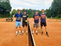 Semifinalist� �ty�hra mu�i zleva :  Jan Jerm��, Michal Lu�ovsk�, Dan Sk�cel, Martin �oukal