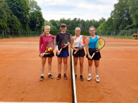 Semifinalistky �ty�hra �eny zleva :  Karol�na Kub��ov�, Nikola Tomanov�, Tereza K�enkov�, Gabriela Hrubanov�