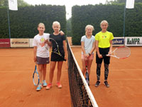 Finalistky �ty�hry zleva :  Kl�ra Sk�cel�kov�, Ag�ta Gebauerov�, Ag�ta Masn�, Zuzana Zemanov�