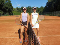 Semifinalistky dvouhry zleva :  Ad�la Motykov�, Lucie �ime�kov�