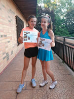 3.m�sto �ty�hra star�� �a�ky zleva :  Anna Holub��kov�, S�ra Brann�