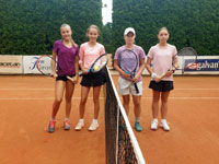 Finalistky �ty�hry zleva :  Ad�la Motykov�, Ellen Pavli�ov�, Eli�ka Konvi�kov�, Am�lie Szmekov�
