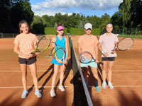 Semifinalistky �ty�hry zleva :  Anna Holub��kov�, S�ra Brann�, Eli�ka Konvi�kov�, Am�lie Szmekov�