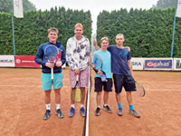 Semifinalist� �ty�hry zleva :  Jakub Miho�, �imon Mali�, Tom� David, Michal Glocman