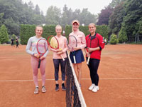 Semifinalistky �ty�hry zleva :  Krist�na Dama�kov�, Nella Chiara Ondrou�kov�, Miroslava Men��kov�, Tereza Su�e�