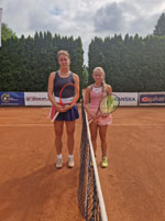 Finalistky dvouhry �en zleva :  Marie Svozilov�, Roz�lie Vraj�kov�