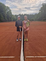 Semifinalistky dvouhry �en zleva :  Nikol Novak, Roz�lie Vraj�kov�