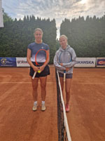 Semifinalistky dvouhry �en zleva :  Marie Svozilov�, Karol�na Valentov�