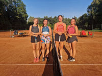 Semifinalistky �ty�hry �en zleva :  Karol�na Valentov�, Magdal�na Navr�tilov�, Marie Svozilov�, Aneta Pobo�ilov�