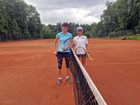 Finalistky dvouhry zleva :  Laura H�jkov�, Nat�lie Gabzdylov�