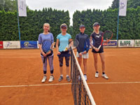 Finalistky �ty�hry zleva :  Kate�ina Landov�, Marie Loskov�, Vendula Pituchov�, Mia Schimandlov�
