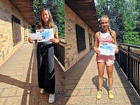 Finalistky dvouhry �en zleva :  Michaela Svobodov�, Roz�lie Vraj�kov�