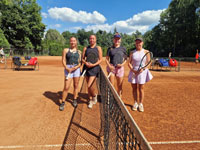 Semifinalistky �ty�hry �en zleva :  Michaela Svobodov�, Aneta Pobo�ilov�, Charlotte Felux, Ag�ta Horutov�