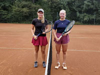 Finalistky dvouhry �en zleva :  Lucie Plosku��kov�, Ag�ta Horutov�
