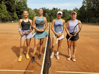 Semifinalistky �ty�hry �en zleva :  Michaela Svobodov�, Aneta Pobo�ilov�, Karol�na Hub��kov�, Ag�ta Horutov�
