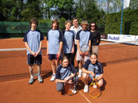 Drustvo starch k "A" 2006 - zleva nahoe :Matj Dorda, Michal Fiara, Michal Farga, kapitn Ren Farga, Martin Pisrik, zstupce tpnka Pisrikov - zleva dole :Klra Dohnalov, Tereza Kremerov
