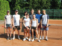 Drustvo dorostu "A" 2007 - zleva nahoe : Miroslav Turo, Michal Farga, zstupce kapitna tpnka Pisrikov, kapitn Ren Farga, Marek trba, Martin Pisrik - zleva dole :  Petra Kusnierzov, Daniela Gajgerov