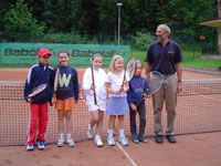 astnci turnaje zleva :  Mariana Krtk, Kateina Bernkov, Daniela Kleiblov, Dominika Marlkov, Natlie Wilkov, Karel Konderla