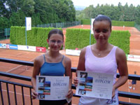 Finalistky dvouhry zleva :  Daniela Gajgerov�, Mark�ta ��astn�